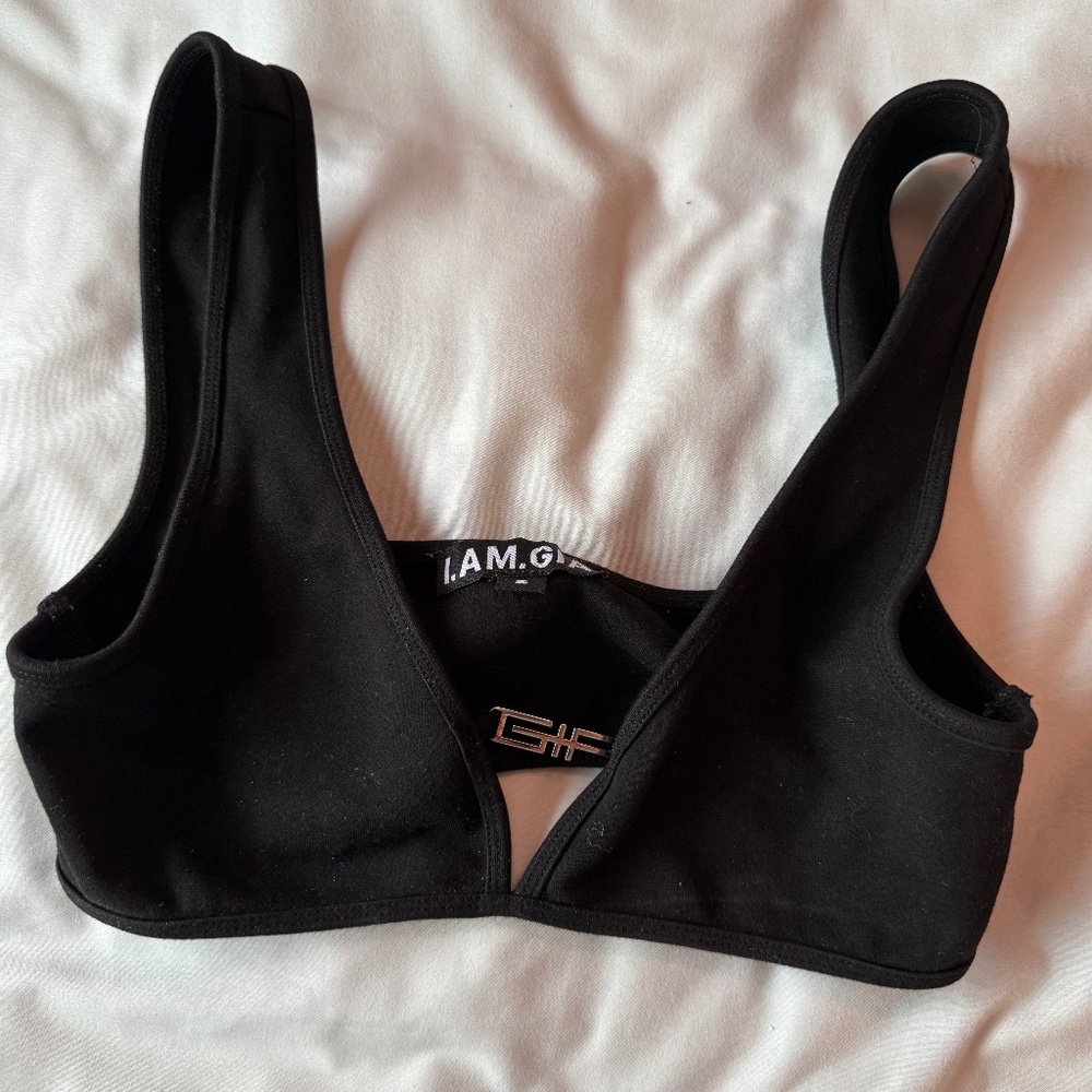 I am gia black crop top